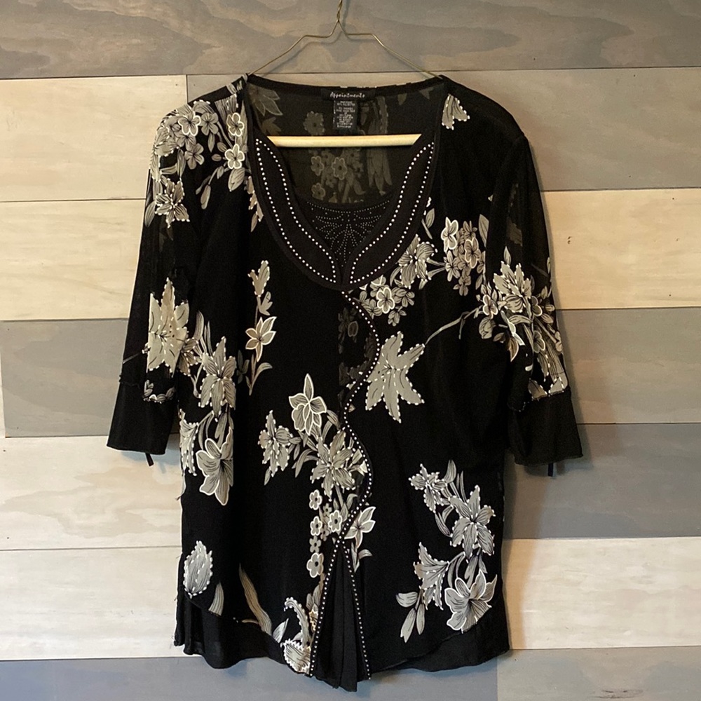 Beautifully detailed blouse made by appointments size extra large.